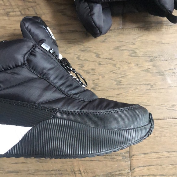 Sorel Out N About Puffy black zip shoes Sz 5 New with Tags - Picture 4 of 10